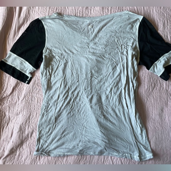 White Lululemon T-shirt with mesh sleeves - Picture 2 of 3